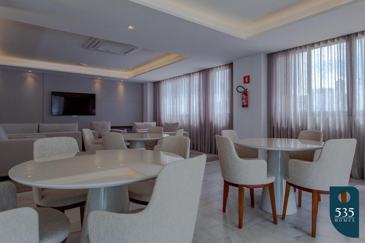E Sala Com Vista Mar E Comodidades Modernas